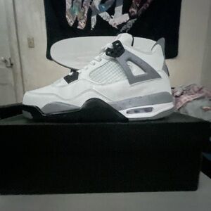 Nike Men's White and Gray Sneakers